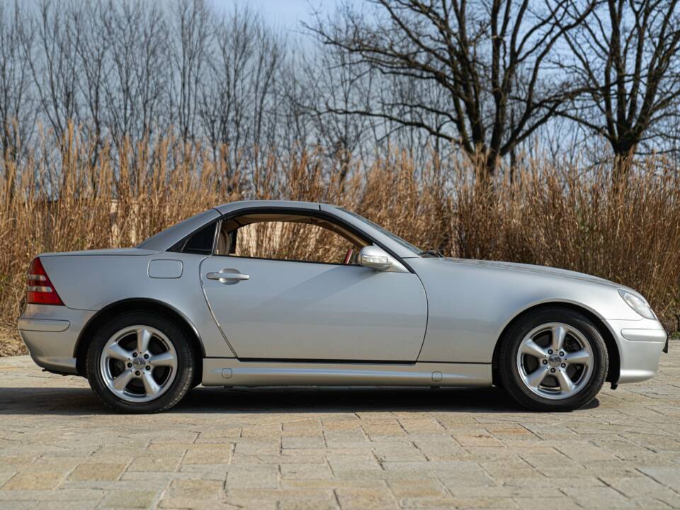 Image 4/50 of Mercedes-Benz SLK 320 (2001)