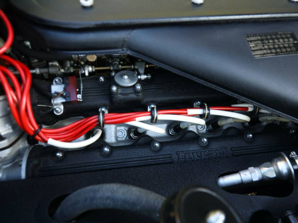 Image 34/50 of Ferrari 365 GTB/4 Daytona (1973)
