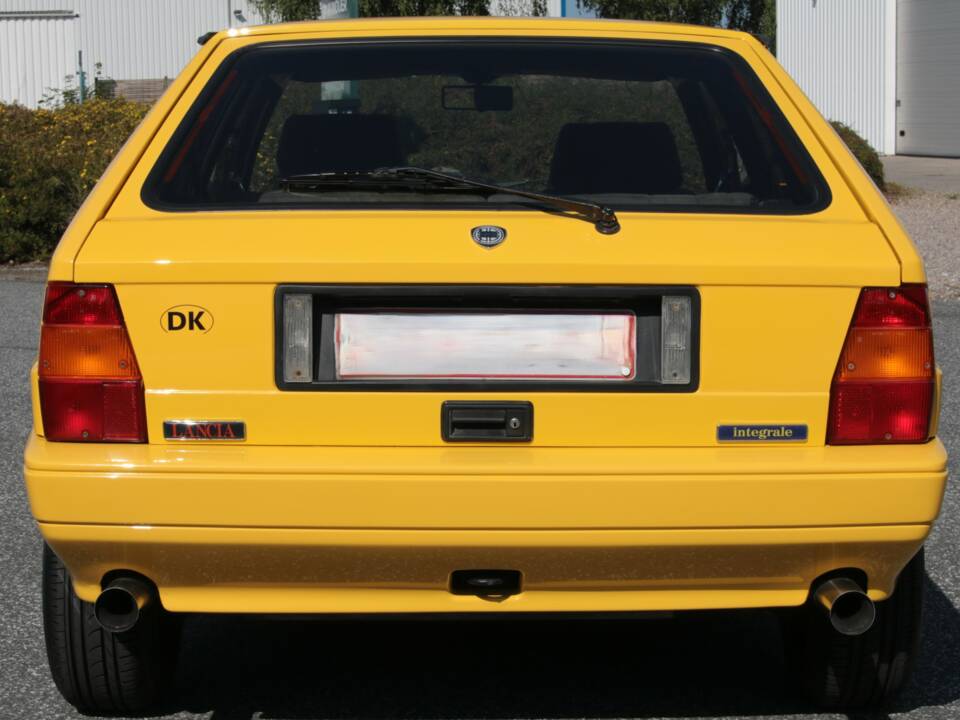 Image 4/84 of Lancia Delta HF Integrale (1991)