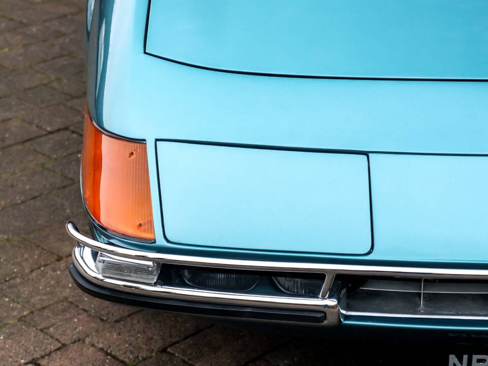 Image 30/65 of Ferrari 365 GTB&#x2F;4 Daytona (1972)