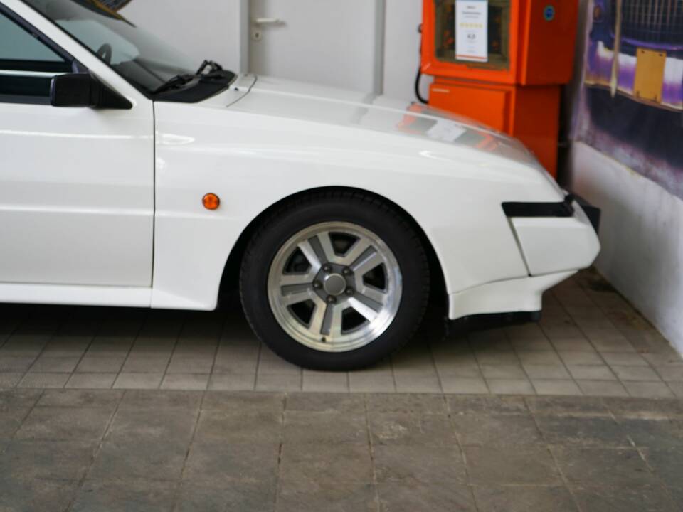 Bild 38/43 von Mitsubishi Starion (1989)