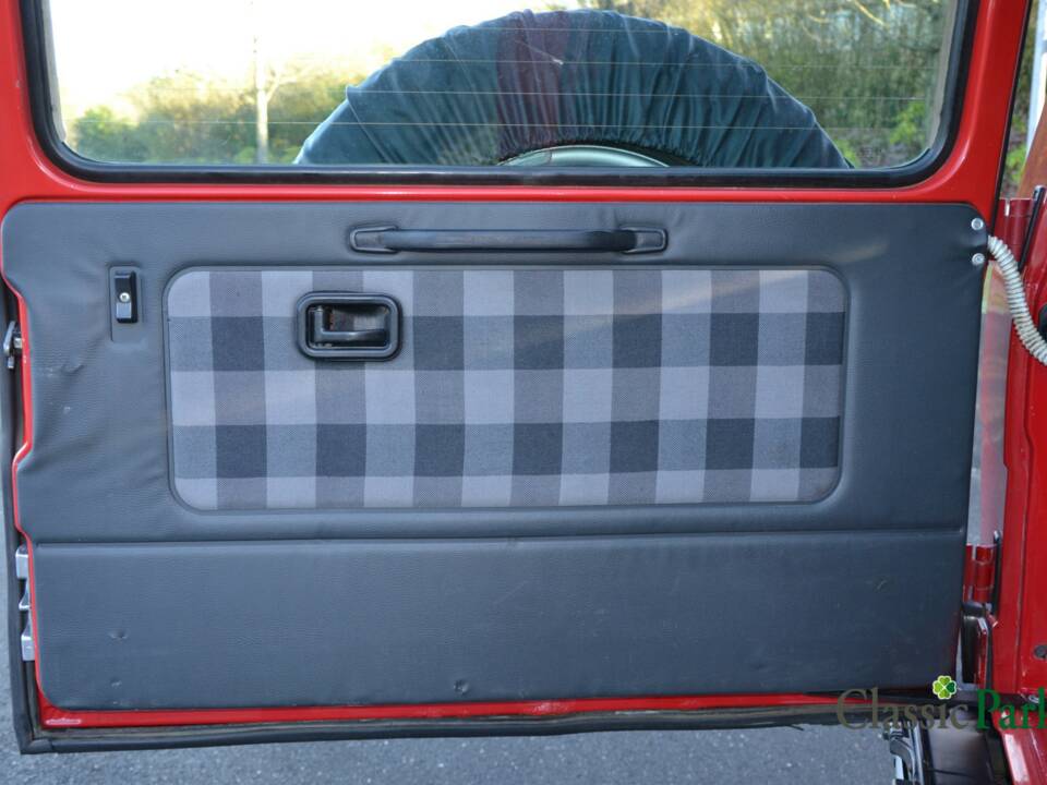 Image 27/50 of Mercedes-Benz 200 GE (SWB) (1987)