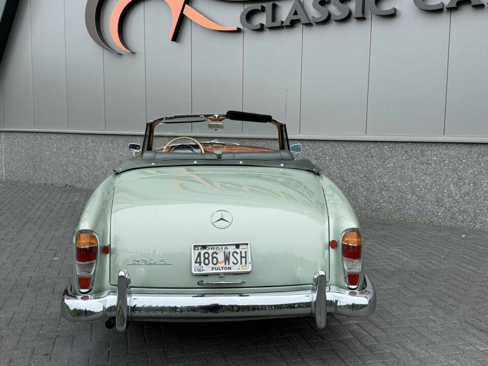 Image 12/50 of Mercedes-Benz 220 S Cabriolet (1958)