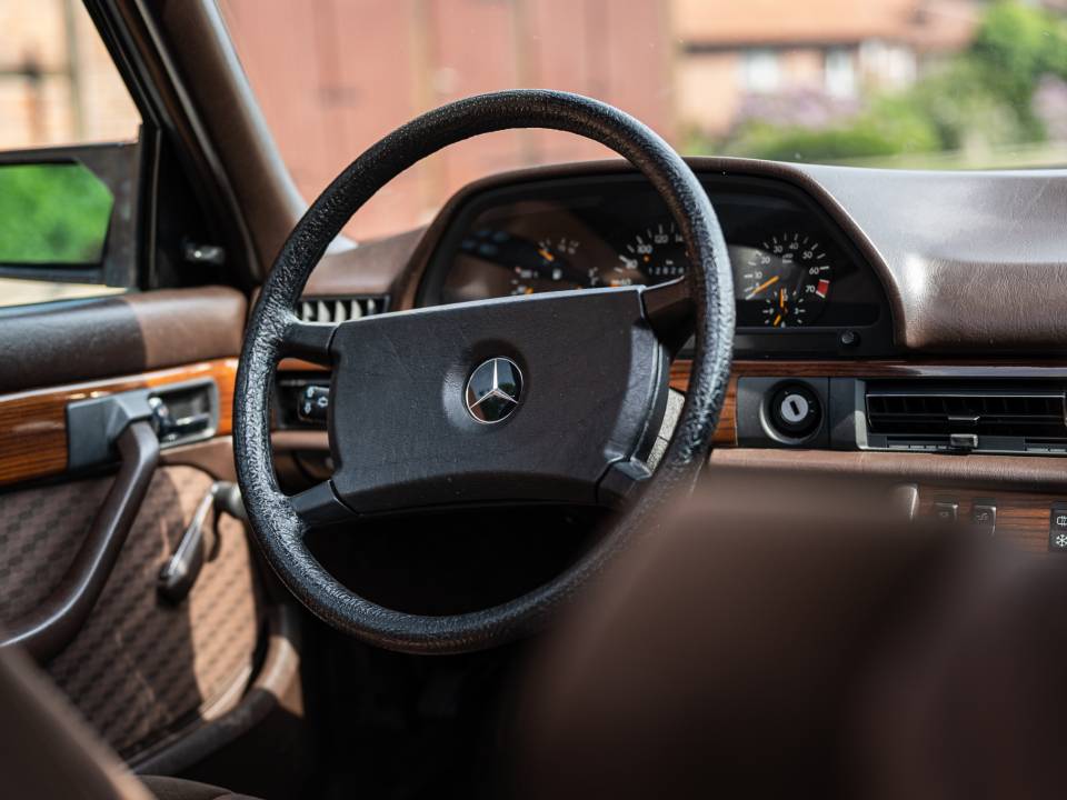 Image 27/50 of Mercedes-Benz 280 SE (1985)