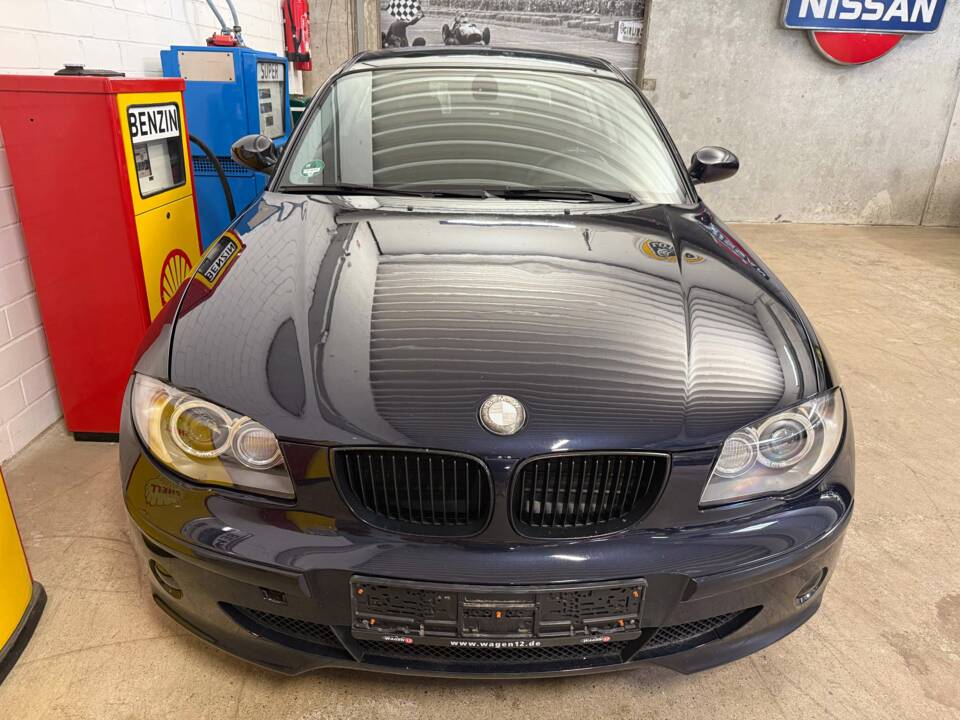 Image 4/18 of BMW 118i (2008)
