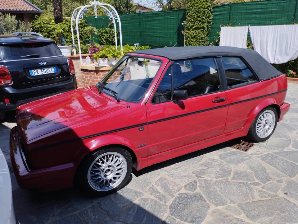 Image 2/55 de Volkswagen Golf Mk I Convertible 1.6 (1990)