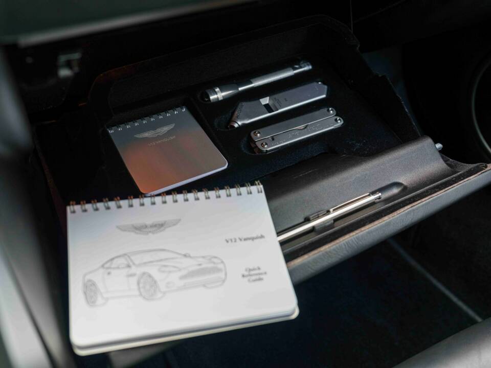 Bild 19/26 von Aston Martin V12 Vanquish (2003)