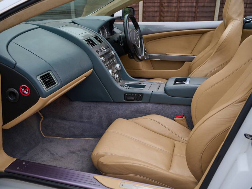 Image 28/50 of Aston Martin DB 9 Volante (2009)