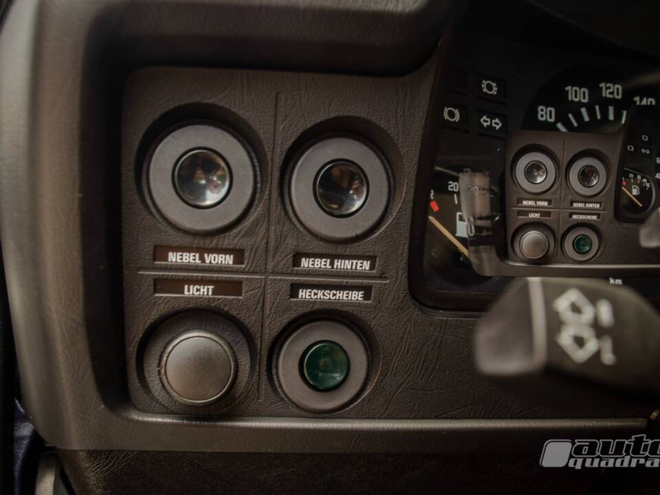 Image 14/22 of BMW 323i (1980)