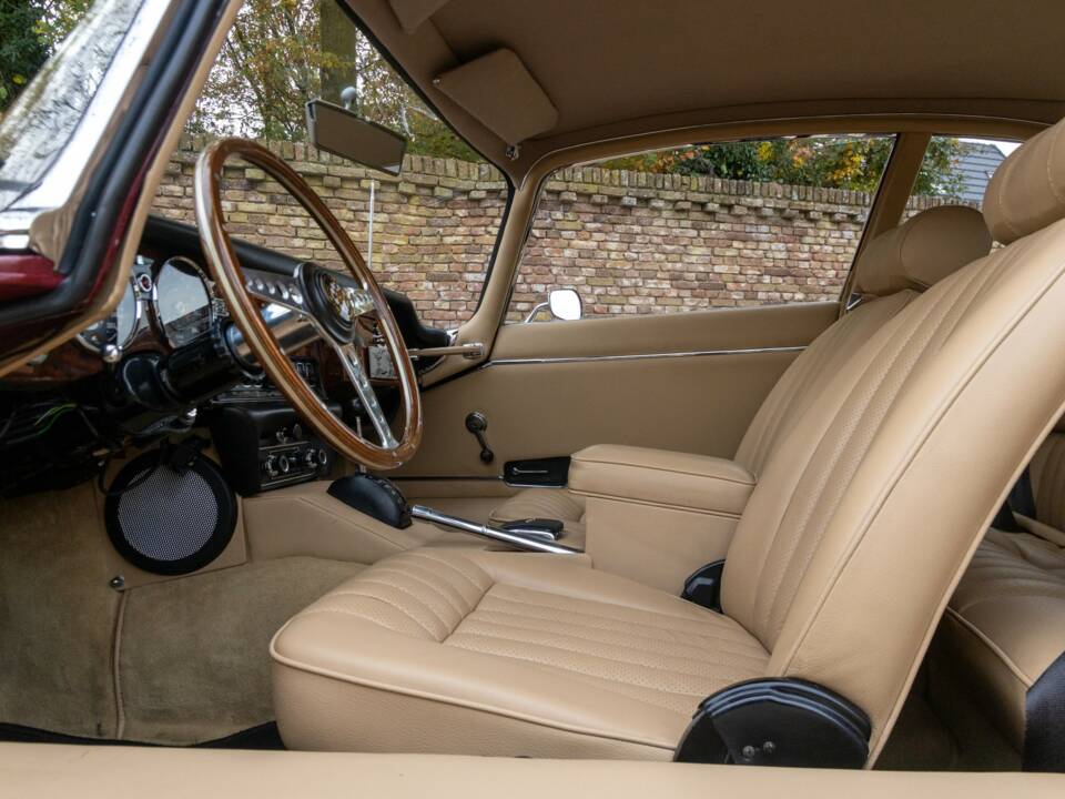 Imagen 38/50 de Jaguar Type E (2+2) (1969)