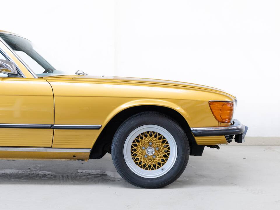 Image 20/32 of Mercedes-Benz 350 SLC (1971)