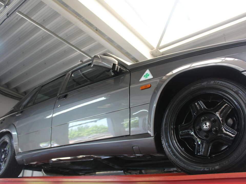 Afbeelding 8/50 van Alfa Romeo 75 3.0 V6 QV (1988)