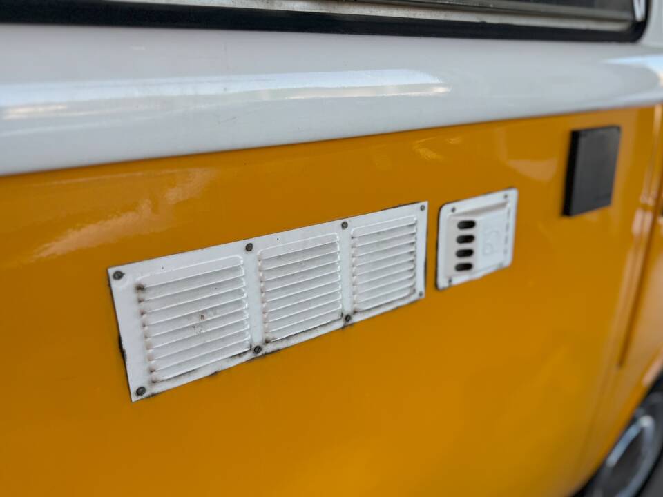 Bild 40/41 von Volkswagen T2b Camper (1981)