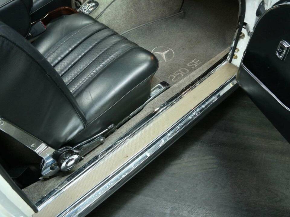Imagen 28/50 de Mercedes-Benz 250 SE (1966)