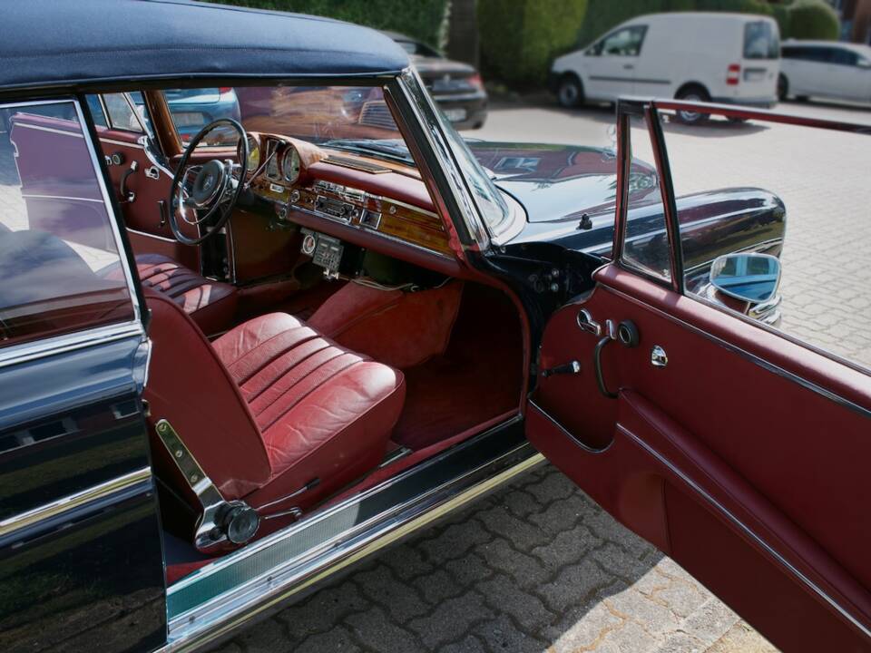 Image 19/39 of Mercedes-Benz 300 SE (1962)