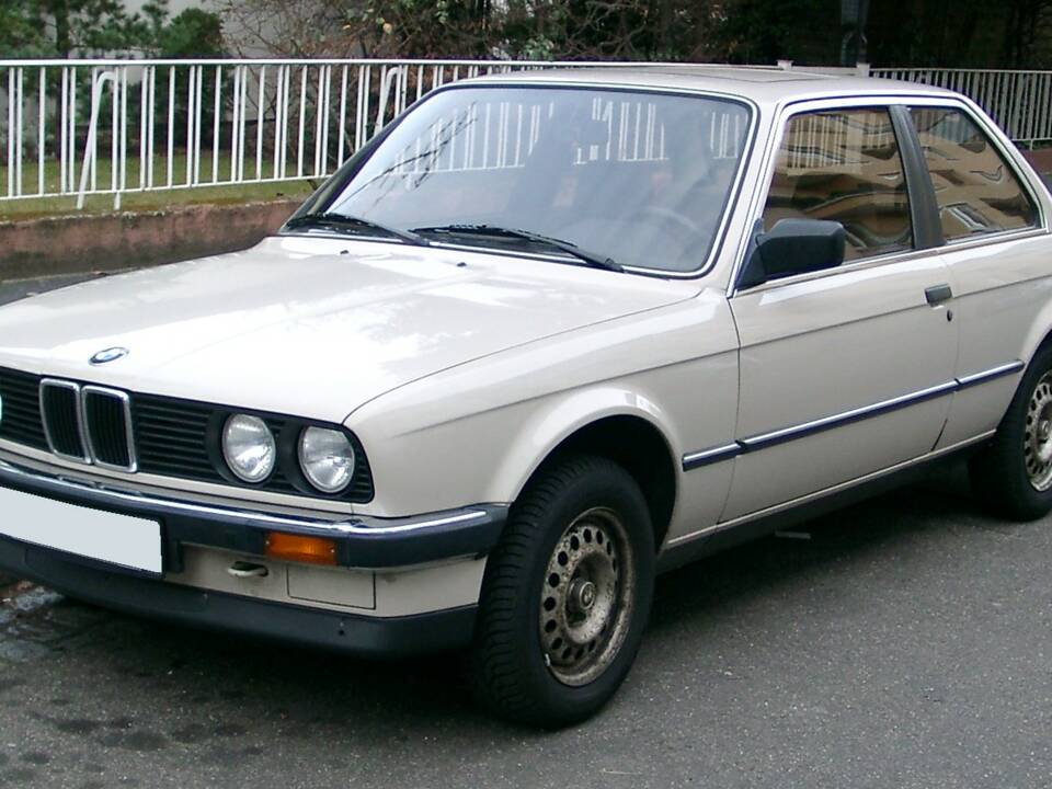 Image 41/50 de BMW 318i (1986)