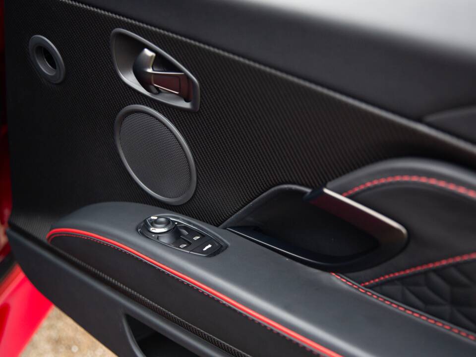 Immagine 69/84 di Aston Martin DBS 770 Ultimate Volante (2023)