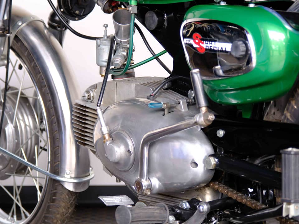 Image 42/57 of Benelli 125 Sport Special (1971)