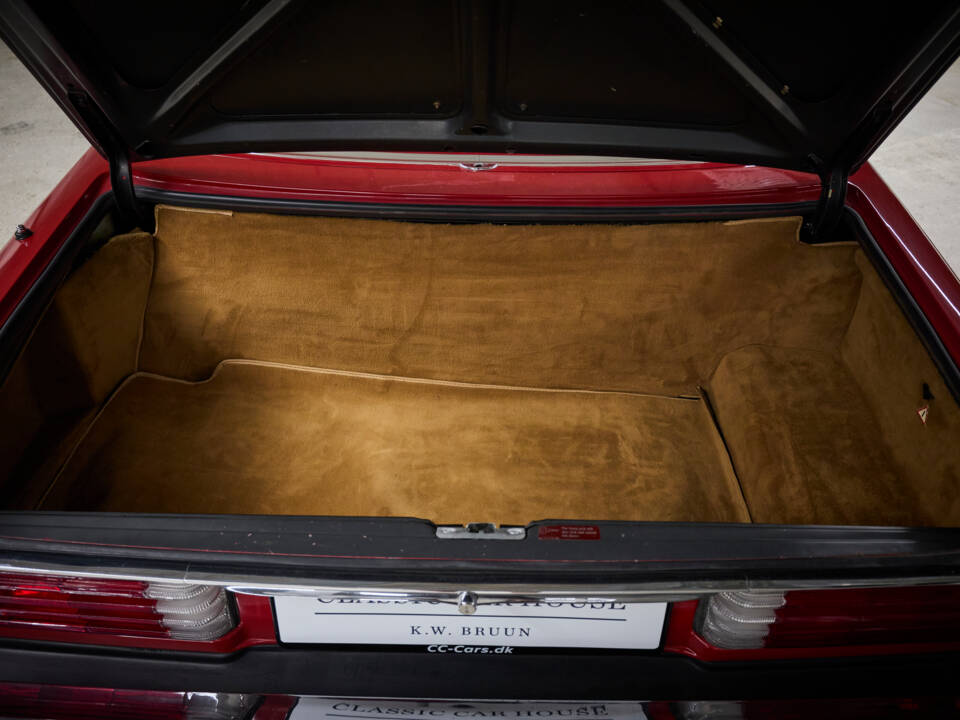Image 61/89 of Mercedes-Benz 560 SL (1986)
