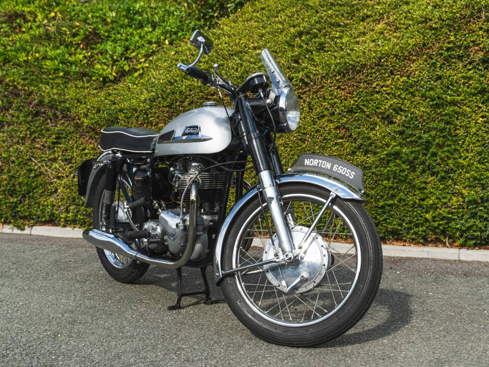 Image 3/10 of Norton 650 SS (1964)