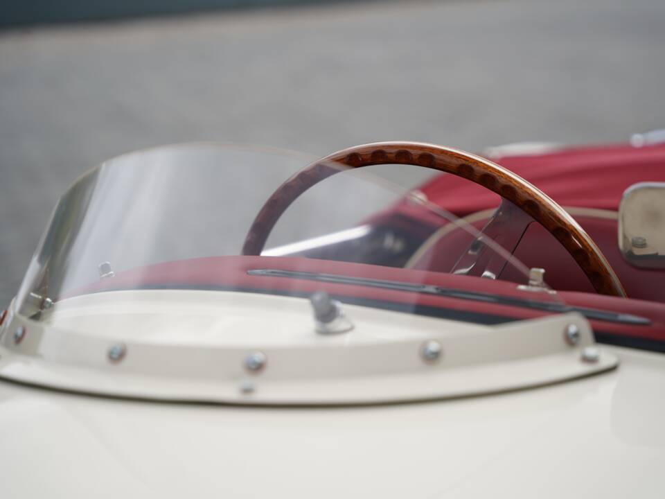Image 44/50 of Austin-Healey 100&#x2F;6 (BN6) (1958)