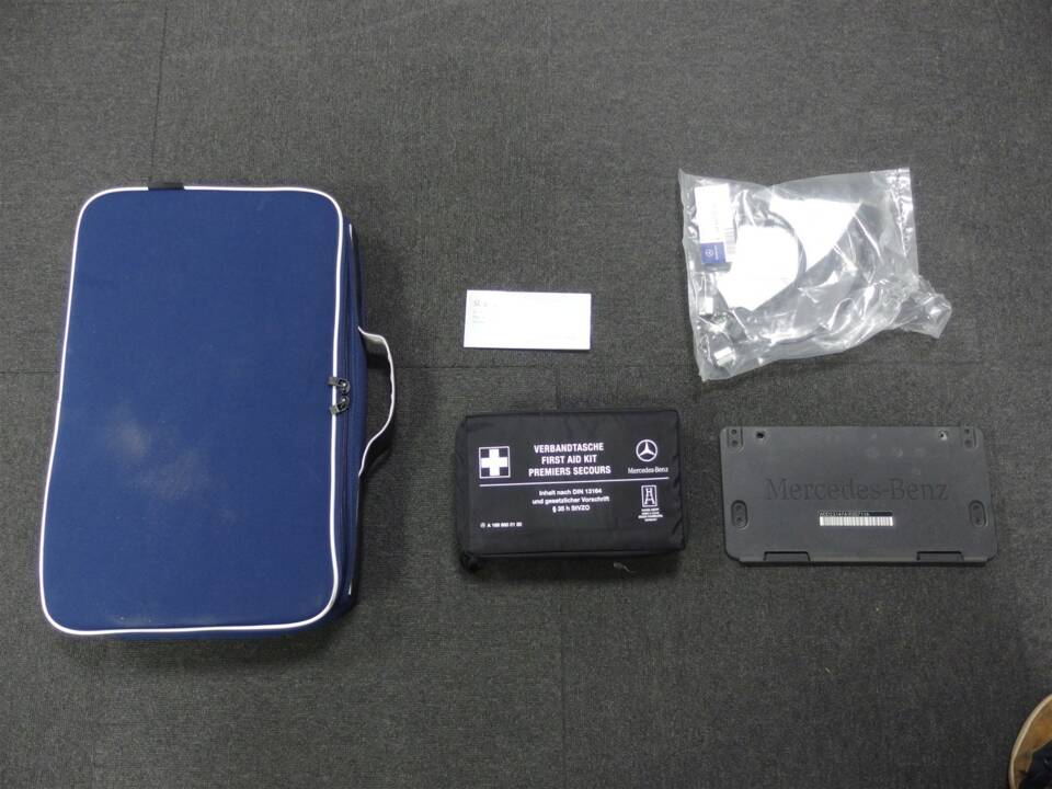 Image 99/99 of Mercedes-Benz SL 63 AMG (2012)