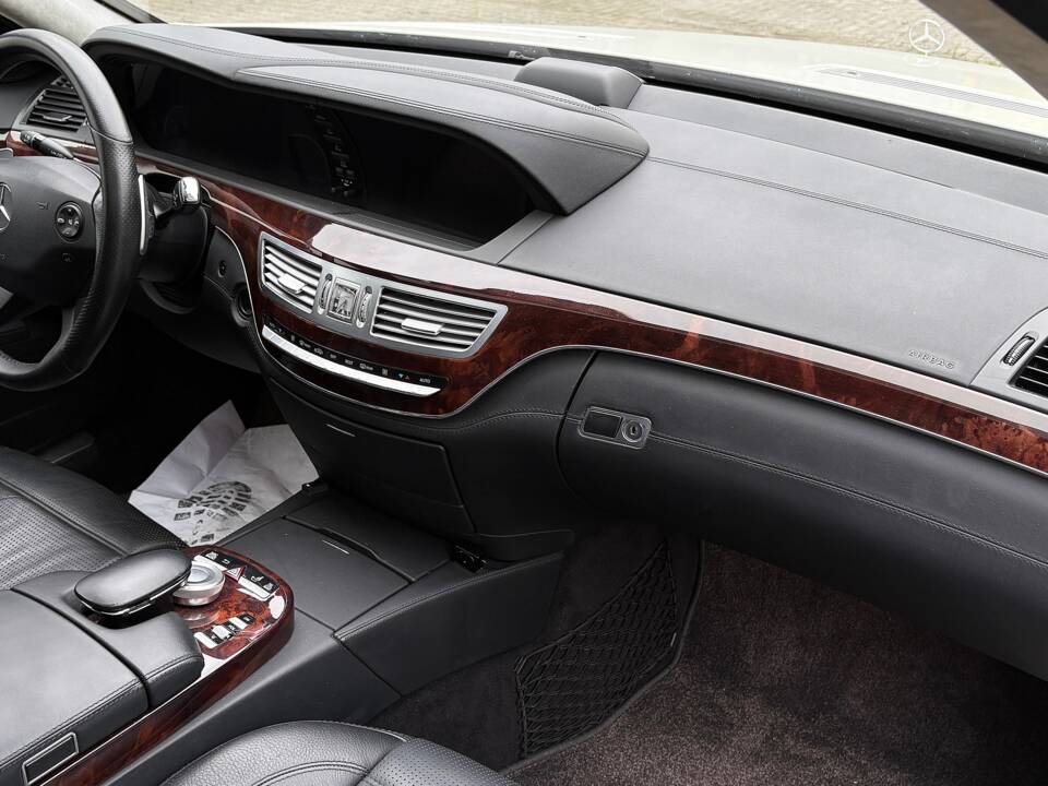 Bild 20/29 von Mercedes-Benz S 63 AMG (2007)
