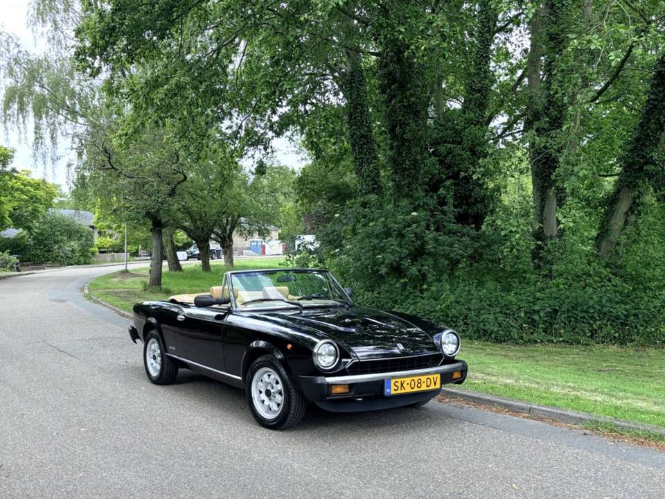 Afbeelding 8/23 van FIAT 124 Pininfarina Spidereuropa (1984)