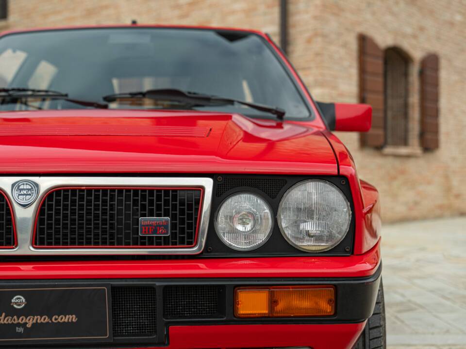 Image 14/50 of Lancia Delta HF Integrale 16V (1989)