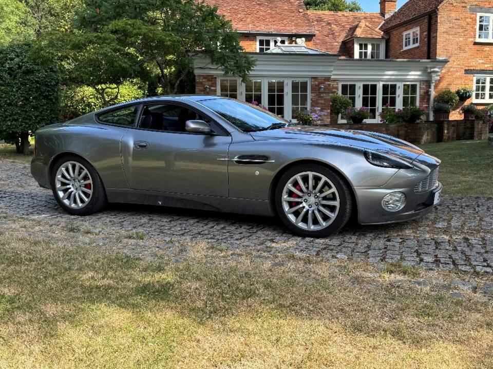 Image 7/40 of Aston Martin V12 Vanquish (2002)