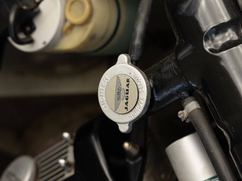 Image 21/50 of Jaguar Mk II 2.4 (1967)