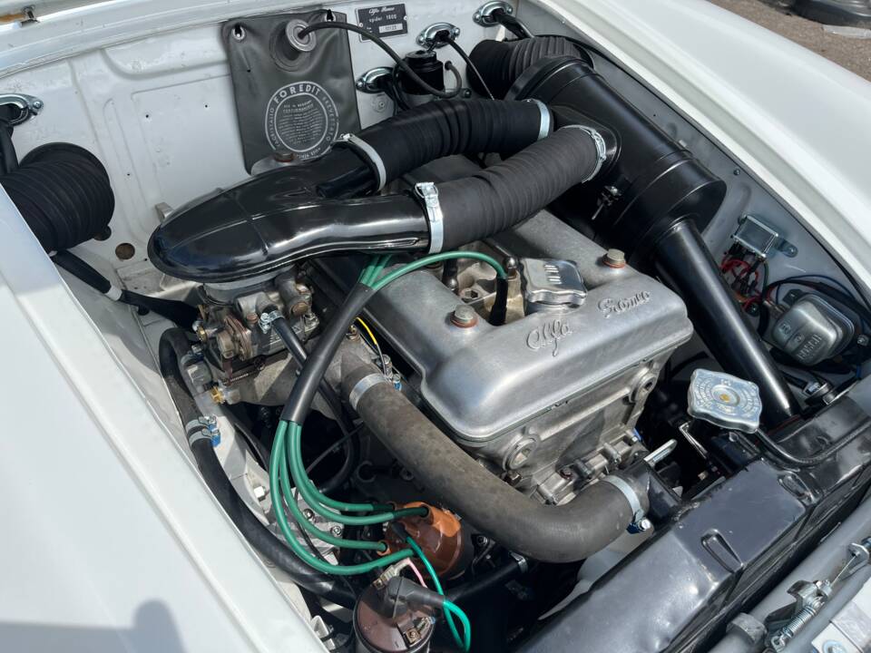 Image 17/28 of Alfa Romeo Giulia 1600 Spider (1962)