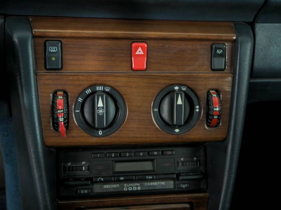 Bild 23/50 von Mercedes-Benz 230 E (1985)