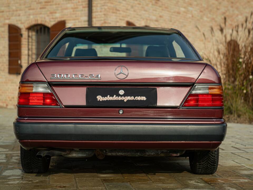 Image 8/50 of Mercedes-Benz 300 CE-24 (1991)