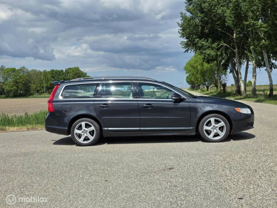 Image 12/44 of Volvo V 70 2.0 T5 (2012)