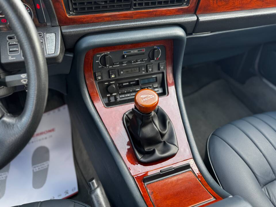 Imagen 24/33 de Jaguar XJ6 3.2 (1990)