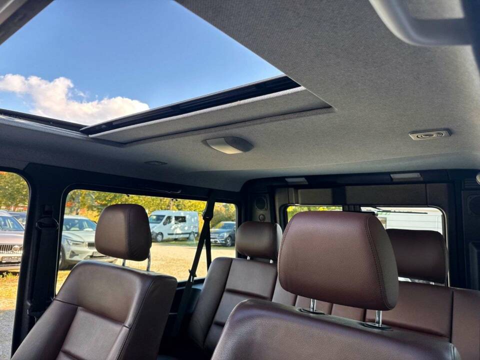 Image 13/18 of Mercedes-Benz G 350 Bluetec (SWB) (2011)