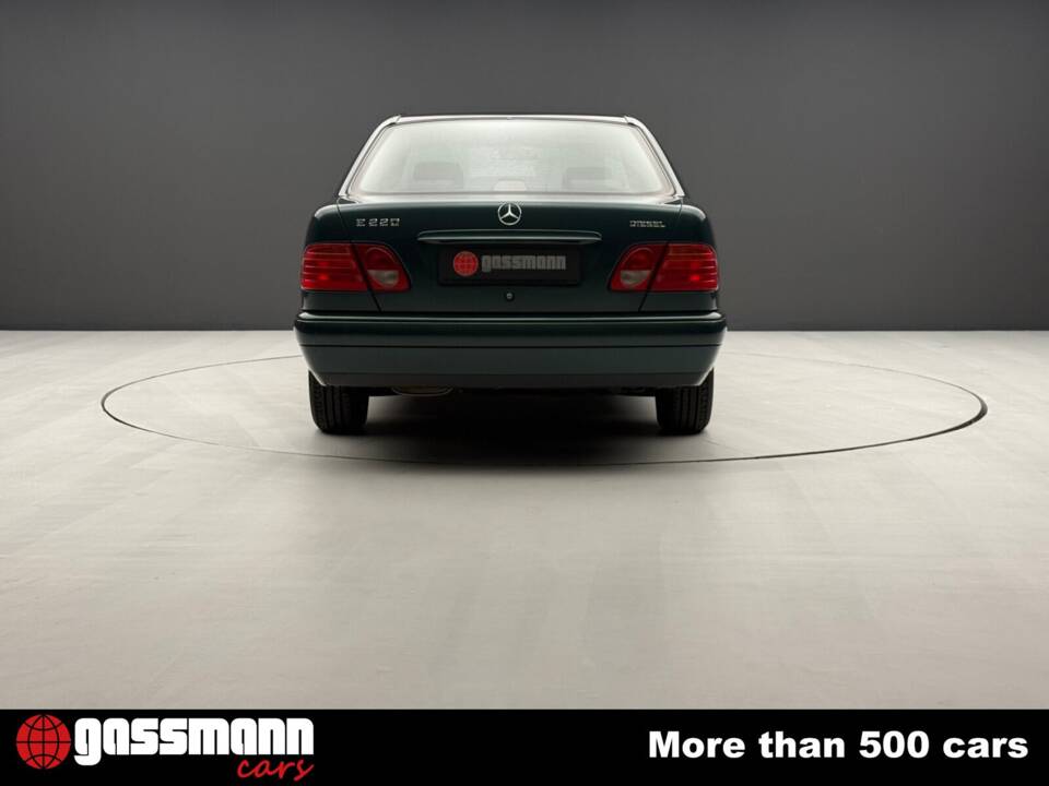Imagen 7/15 de Mercedes-Benz E 220 Diesel (1997)