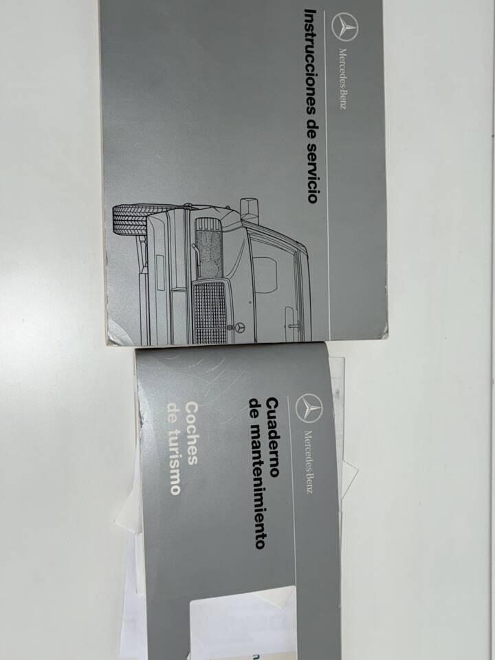 Immagine 28/33 di Mercedes-Benz 230 E (1992)