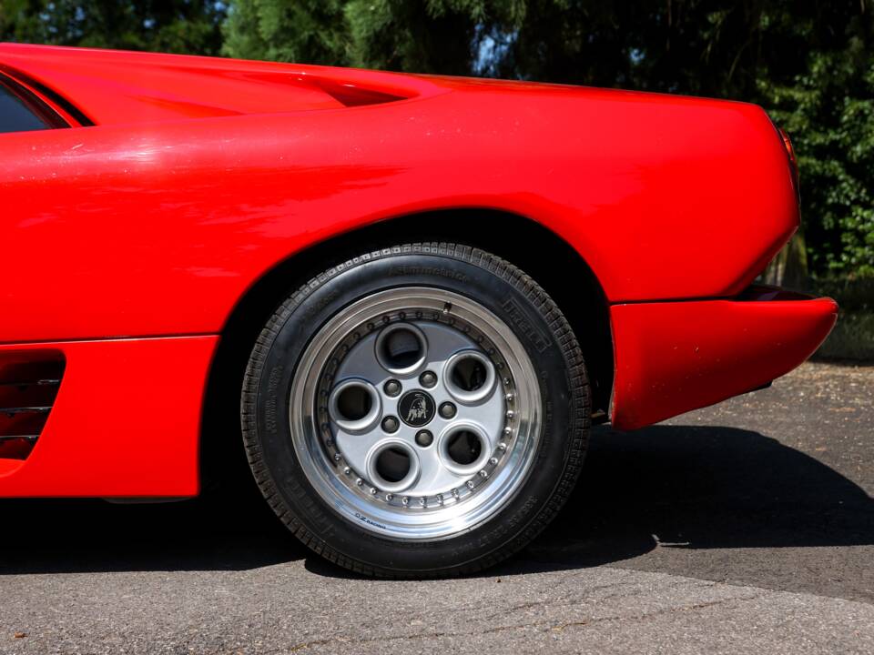 Image 10/26 of Lamborghini Diablo VT (1994)
