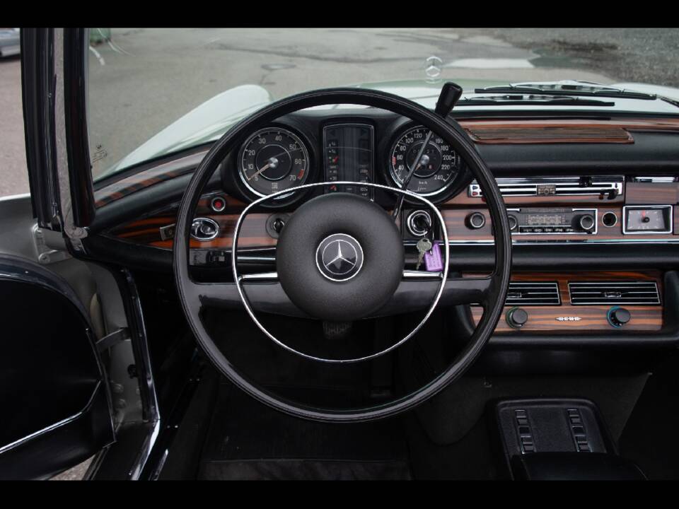 Afbeelding 17/25 van Mercedes-Benz 280 SE 3,5 (1971)