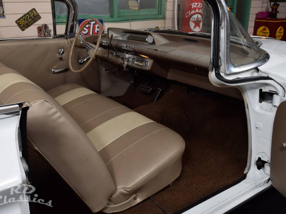 Bild 21/47 von Buick Le Sabre Convertible (1960)