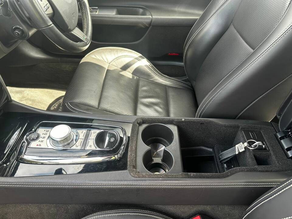 Image 28/46 of Jaguar XKR (2010)