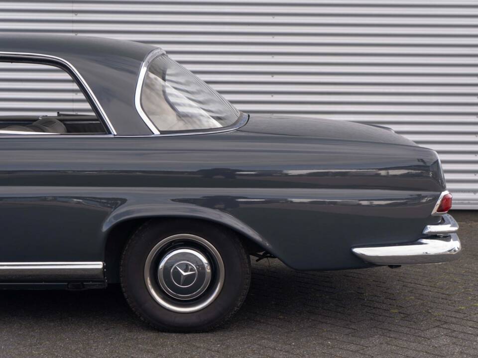 Bild 6/8 von Mercedes-Benz 220 SE b (1964)
