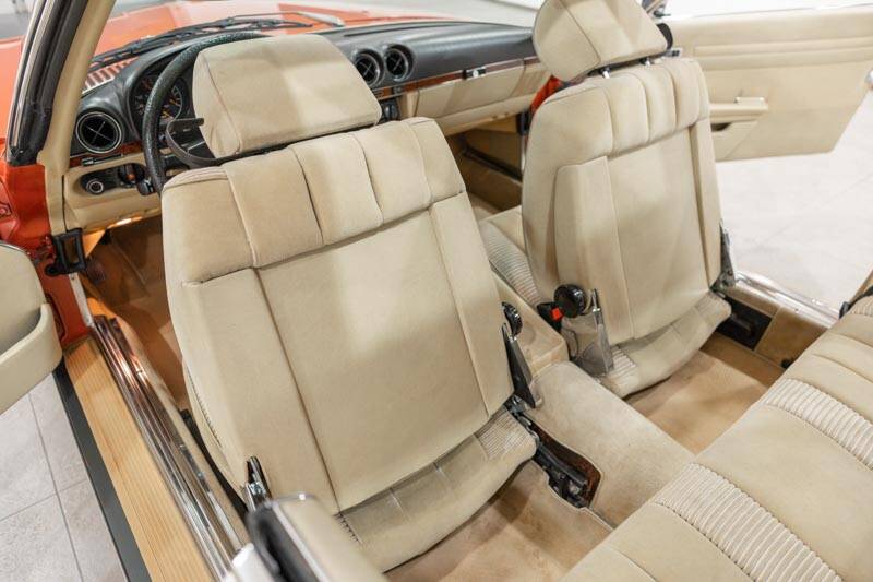 Image 54/89 of Mercedes-Benz 500 SLC (1980)