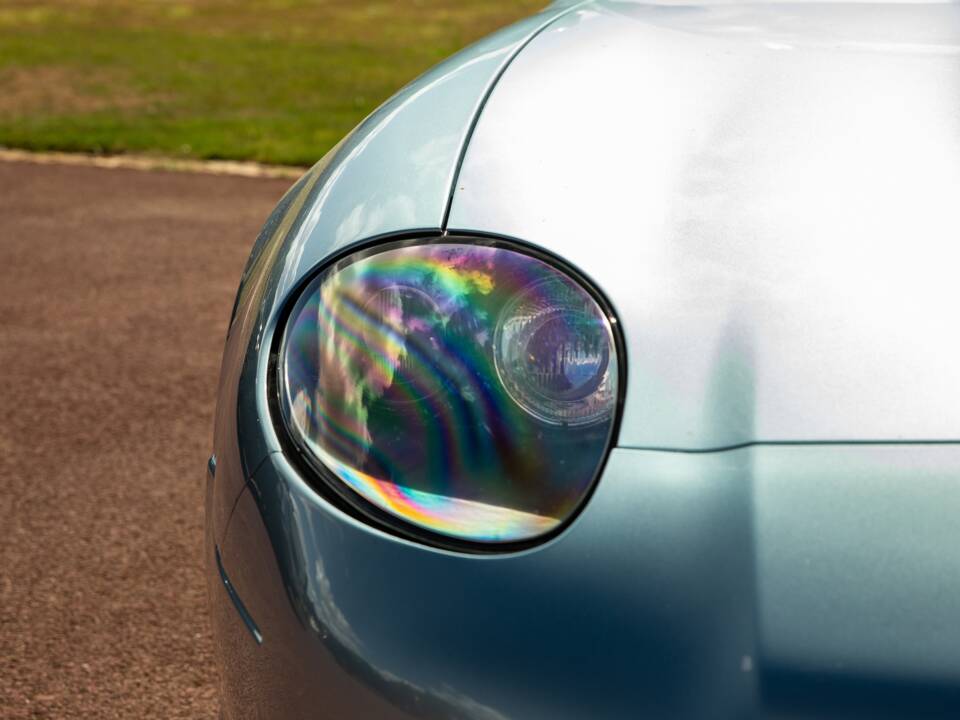 Immagine 8/46 di Aston Martin DB 7 Vantage Volante (2000)