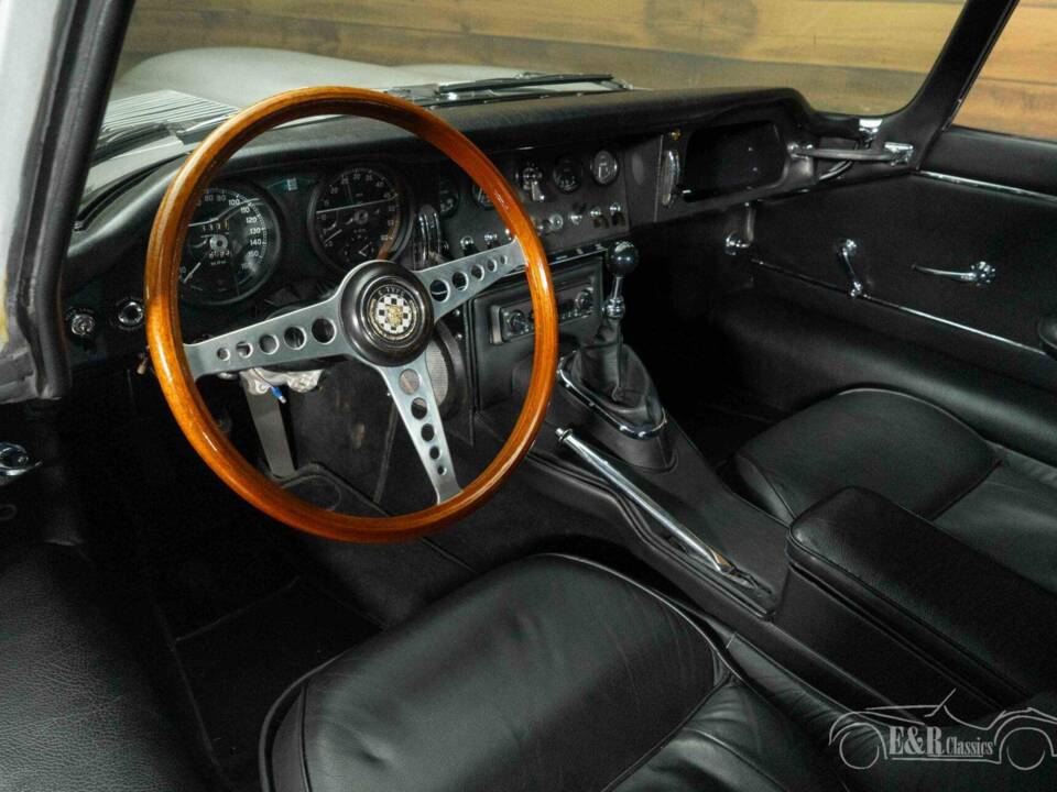 Immagine 2/19 di Jaguar E-Type 3.8 (1964)