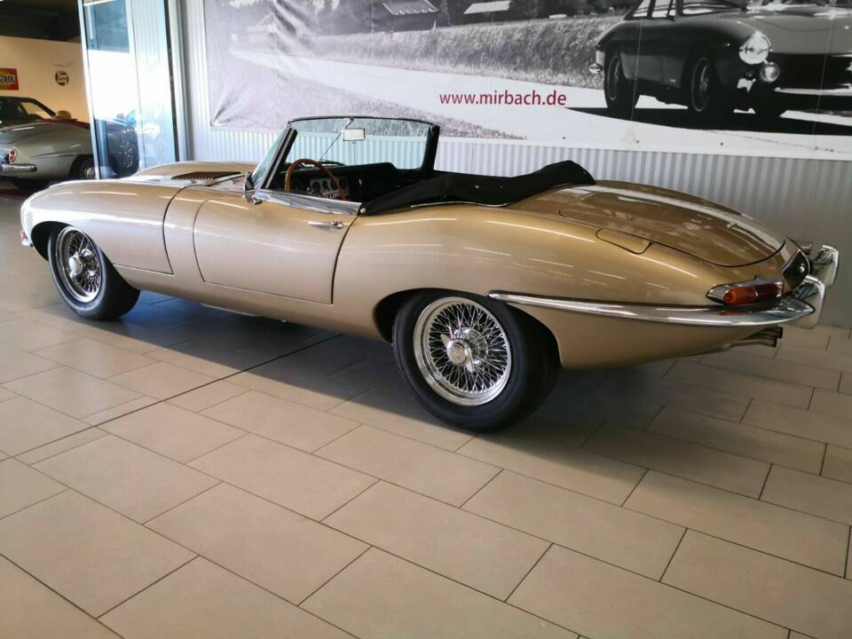 Image 4/15 of Jaguar E-Type 3.8 (1963)