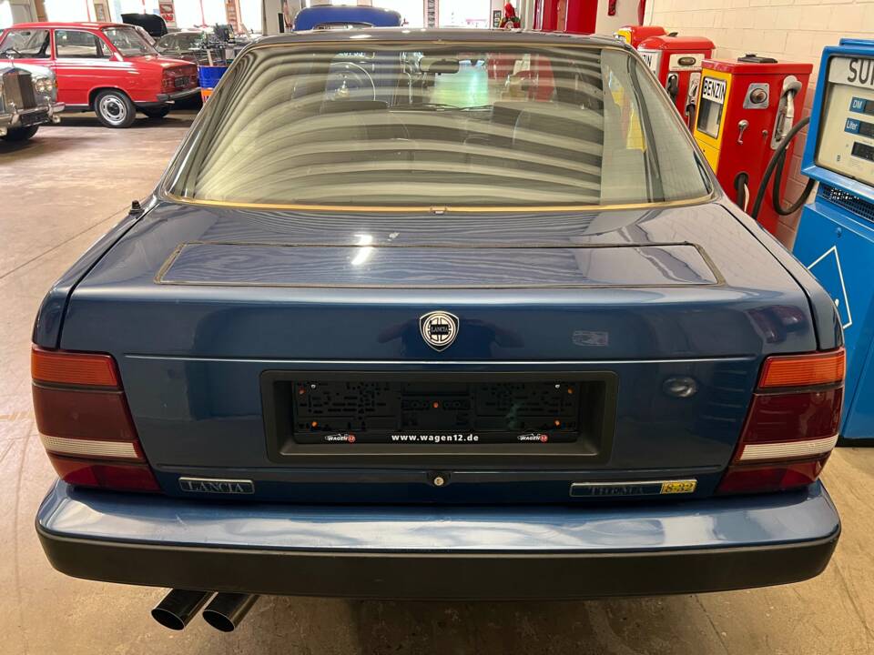 Image 15/16 of Lancia Thema 8.32 (1988)