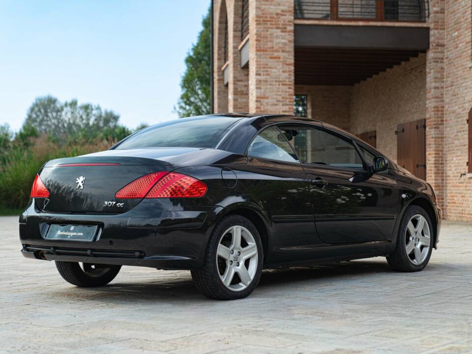 Bild 9/50 von Peugeot 307 CC 2.0i (2004)
